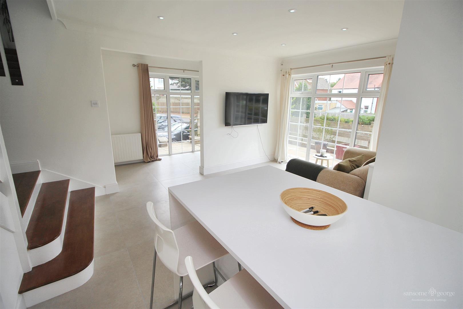 Lower Elmstone Drive, Tilehurst, Reading